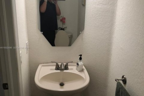 Снять в аренду таунхаус в Дорал, Флорида 3 спальни, 187.29м2, № 1990872 - фото 12