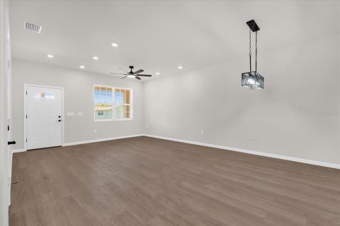 House in Sanford, Florida 3 bedrooms, 131.92 sq.m. № 2094993 - photo 3