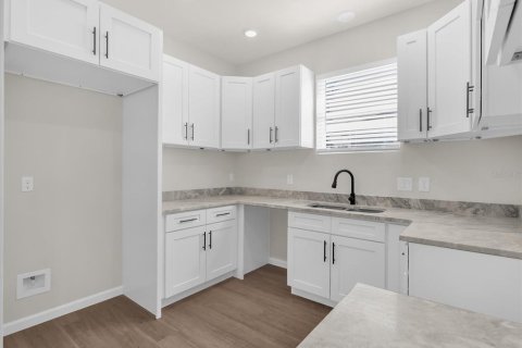 House in Sanford, Florida 3 bedrooms, 131.92 sq.m. № 2094993 - photo 9