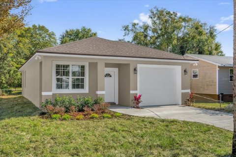 House in Sanford, Florida 3 bedrooms, 131.92 sq.m. № 2094993 - photo 2