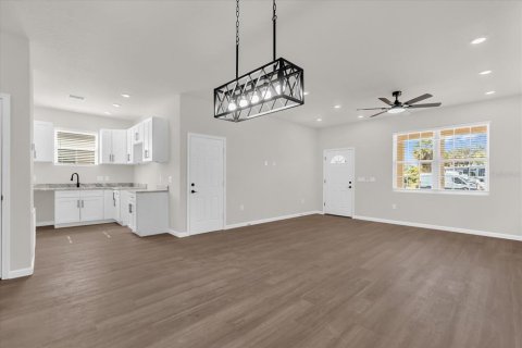 House in Sanford, Florida 3 bedrooms, 131.92 sq.m. № 2094993 - photo 4