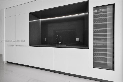 Купить кондоминиум в Майами, Флорида 3 спальни, 285.95м2, № 2013776 - фото 24