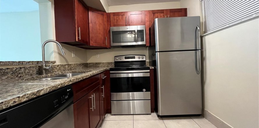 Condo in Lauderdale Lakes, Florida, 1 bedroom  № 1695047