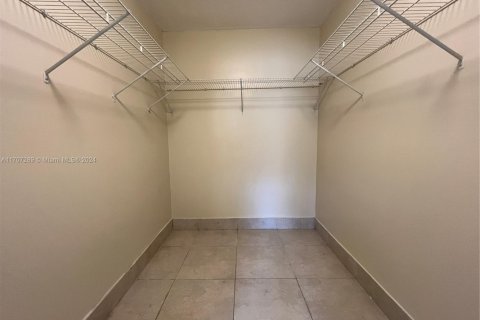 Condo in Lauderdale Lakes, Florida, 1 bedroom  № 1695047 - photo 9
