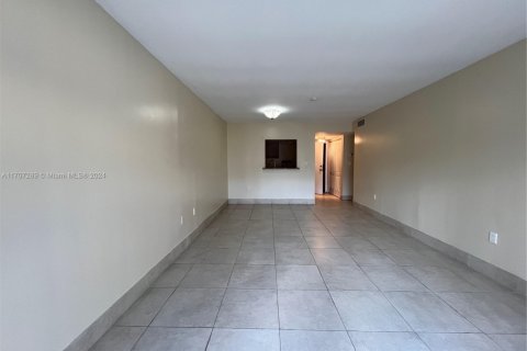 Condo in Lauderdale Lakes, Florida, 1 bedroom  № 1695047 - photo 4