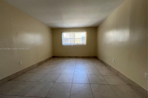 Condo in Lauderdale Lakes, Florida, 1 bedroom  № 1695047 - photo 7