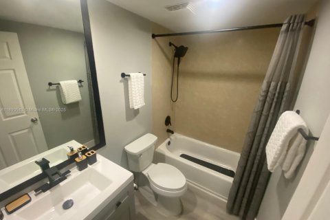 Condo in Bay Harbor Islands, Florida, 2 bedrooms  № 1943772 - photo 19