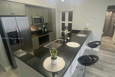 Condo in Bay Harbor Islands, Florida, 2 bedrooms  № 1943772 - photo 4