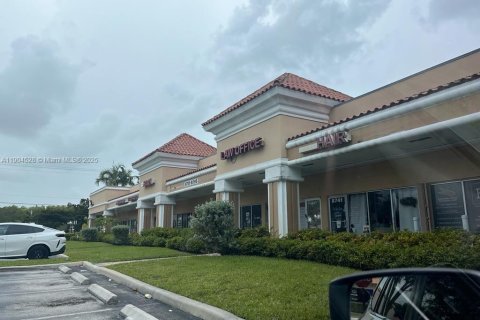 Propiedad comercial en Lauderhill, Florida № 2012114