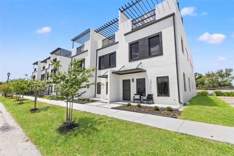 Townhouse in Pinellas Park, Florida 3 bedrooms, 223.89 sq.m. № 2299385