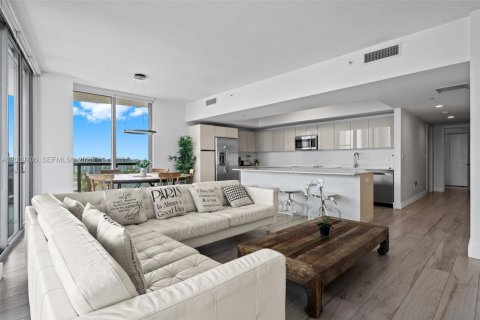 Condo in Hallandale Beach, Florida, 3 bedrooms № 2192548 - photo 4