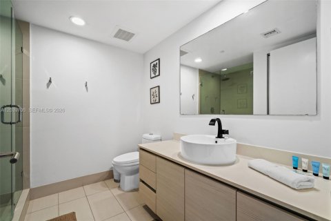 Condo in Hallandale Beach, Florida, 3 bedrooms № 2192548 - photo 16