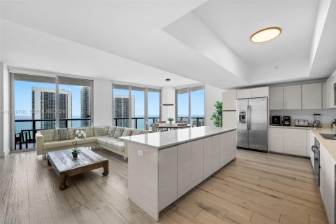 Condo in Hallandale Beach, Florida, 3 bedrooms  № 2192548