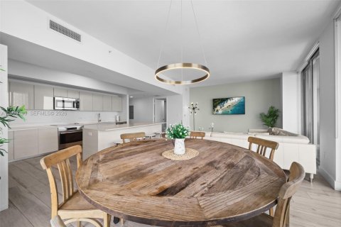 Condo in Hallandale Beach, Florida, 3 bedrooms № 2192548 - photo 6