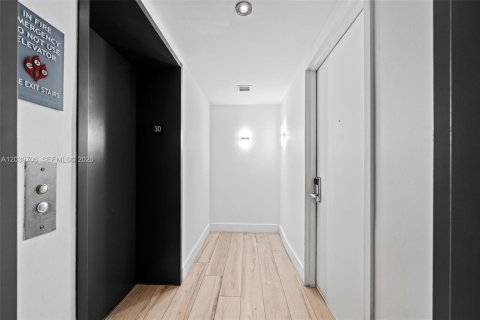 Condo in Hallandale Beach, Florida, 3 bedrooms № 2192548 - photo 18