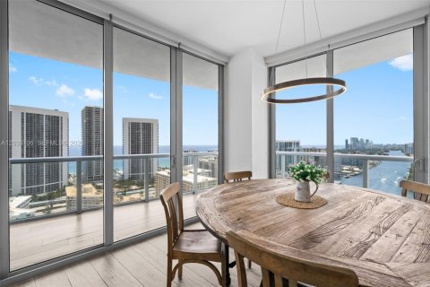 Condo in Hallandale Beach, Florida, 3 bedrooms № 2192548 - photo 7