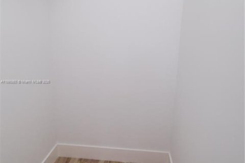 Touwnhouse à louer à Miami, Floride: 3 chambres, 187.38 m2 № 1946562 - photo 23