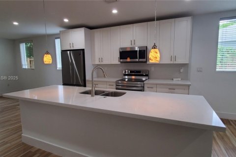 Touwnhouse à louer à Miami, Floride: 3 chambres, 187.38 m2 № 1946562 - photo 6
