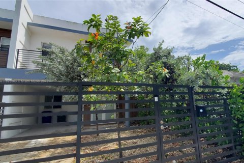 Touwnhouse à louer à Miami, Floride: 3 chambres, 187.38 m2 № 1946562 - photo 1