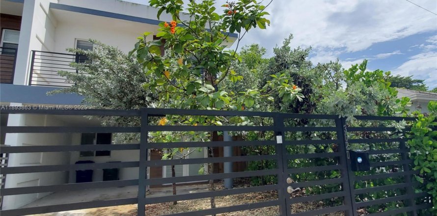 Touwnhouse à Miami, Floride 3 chambres, 187.38 m2 № 1946562