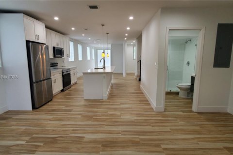 Touwnhouse à louer à Miami, Floride: 3 chambres, 187.38 m2 № 1946562 - photo 8