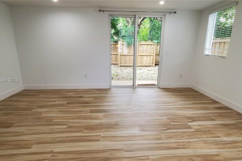 Touwnhouse à louer à Miami, Floride: 3 chambres, 187.38 m2 № 1946562 - photo 7