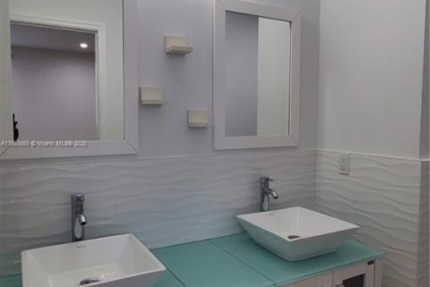 Touwnhouse à louer à Miami, Floride: 3 chambres, 187.38 m2 № 1946562 - photo 13