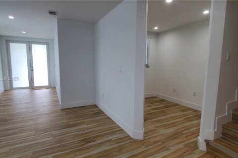 Touwnhouse à louer à Miami, Floride: 3 chambres, 187.38 m2 № 1946562 - photo 4