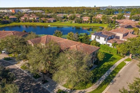 Townhouse in Orlando, Florida 3 bedrooms, 165.27 sq.m. № 1901409 - photo 2