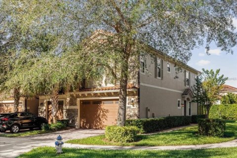 Townhouse in Orlando, Florida 3 bedrooms, 165.27 sq.m. № 1901409 - photo 1