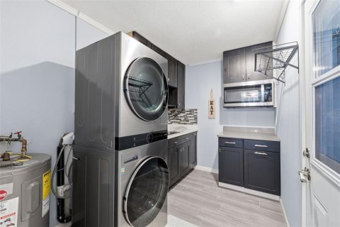 House in Pinellas Park, Florida 2 bedrooms, 96.99 sq.m. № 2237819 - photo 8