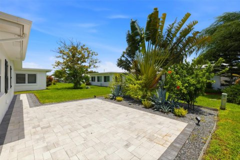 House in Pinellas Park, Florida 2 bedrooms, 96.99 sq.m. № 2237819 - photo 21