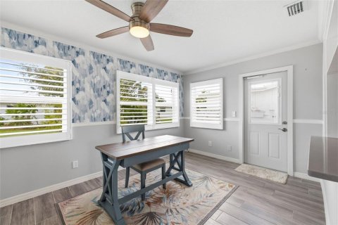 House in Pinellas Park, Florida 2 bedrooms, 96.99 sq.m. № 2237819 - photo 12