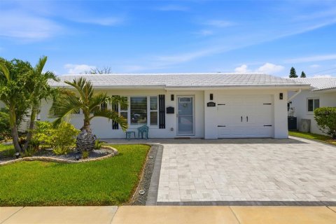 House in Pinellas Park, Florida 2 bedrooms, 96.99 sq.m. № 2237819 - photo 2