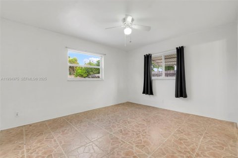 Casa en venta en Margate, Florida, 3 dormitorios, 162.39 m2 № 1992980 - foto 16