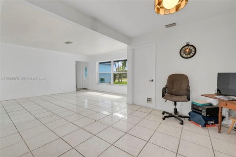 Casa en venta en Margate, Florida, 3 dormitorios, 162.39 m2 № 1992980 - foto 10