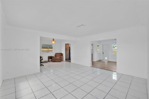 Casa en venta en Margate, Florida, 3 dormitorios, 162.39 m2 № 1992980 - foto 9