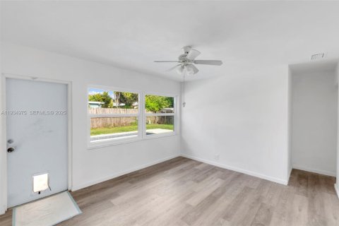 Casa en venta en Margate, Florida, 3 dormitorios, 162.39 m2 № 1992980 - foto 14