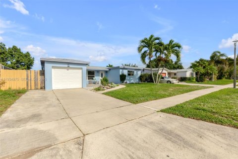 Casa en venta en Margate, Florida, 3 dormitorios, 162.39 m2 № 1992980 - foto 2