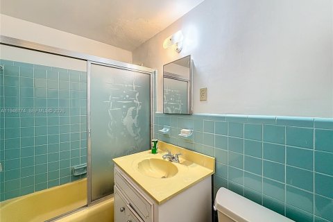 Купить кондоминиум в Корал-Гейблс, Флорида 2 спальни, 69.49м2, № 2002928 - фото 21