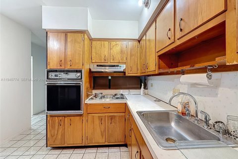 Купить кондоминиум в Корал-Гейблс, Флорида 2 спальни, 69.49м2, № 2002928 - фото 12