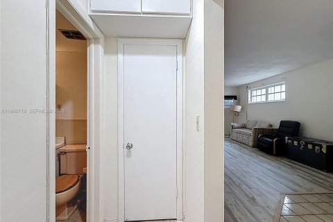 Купить кондоминиум в Корал-Гейблс, Флорида 2 спальни, 69.49м2, № 2002928 - фото 29