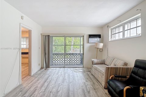 Купить кондоминиум в Корал-Гейблс, Флорида 2 спальни, 69.49м2, № 2002928 - фото 15