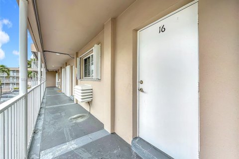 Купить кондоминиум в Корал-Гейблс, Флорида 2 спальни, 69.49м2, № 2002928 - фото 6