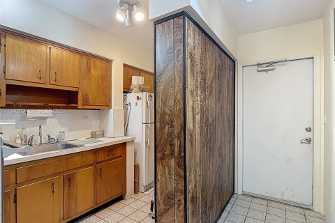 Купить кондоминиум в Корал-Гейблс, Флорида 2 спальни, 69.49м2, № 2002928 - фото 8