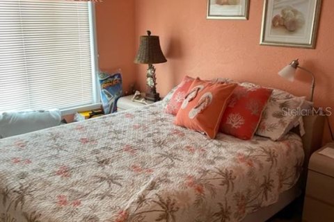 Condo in Saint Petersburg, Florida, 2 bedrooms  № 1525454 - photo 14
