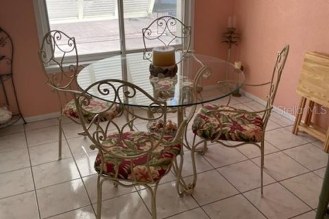 Condo in Saint Petersburg, Florida, 2 bedrooms  № 1525454 - photo 8