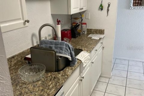 Condo in Saint Petersburg, Florida, 2 bedrooms  № 1525454 - photo 15