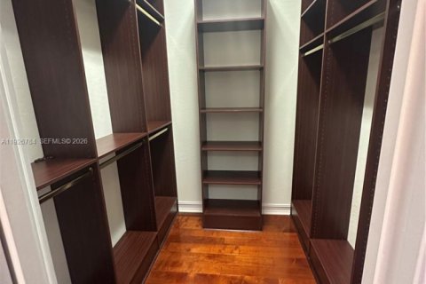 House in Palmetto Bay, Florida 4 bedrooms, 337.61 sq.m. № 1993497 - photo 24