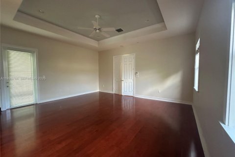 House in Palmetto Bay, Florida 4 bedrooms, 337.61 sq.m. № 1993497 - photo 21